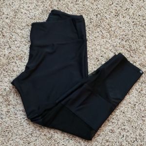 Onzie Capri length yoga leggings